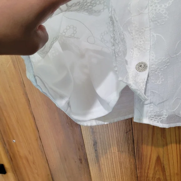 Women's White Lace Top - Picture 6 of 16